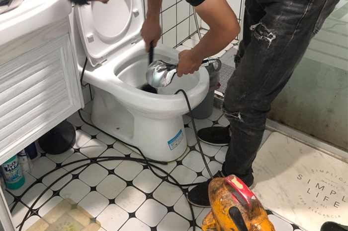 岢岚马桶堵塞自己疏通还是找师傅?专业上门服务让你省时更省心